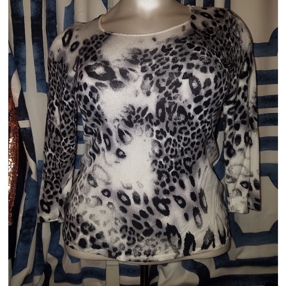 Leopard print top. - Picture 4 of 4